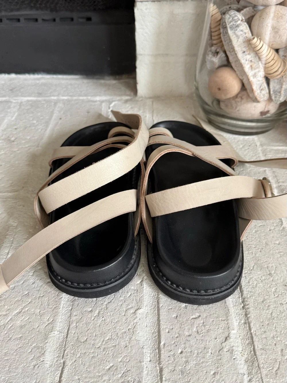 Liberté Bronte Sandal Ivory Leather Strappy Toe Loop Ankle Wrap EU 38